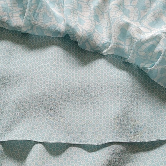 New High- Low Skirt in Silk, Size 5/6 in Mint and White - Picture 4 of 7